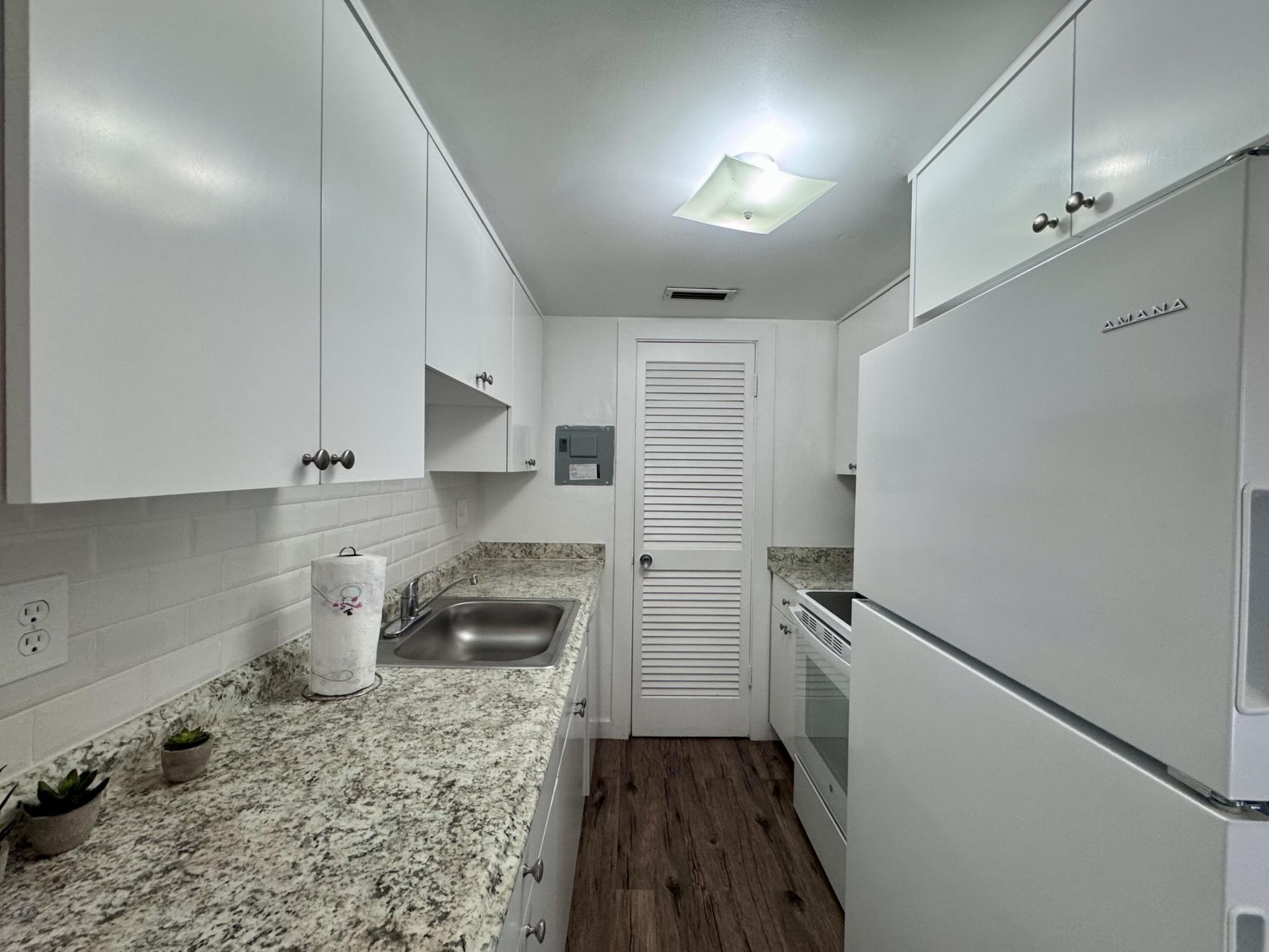202 Lucerne Avenue, Unit 9, Lake Worth Beach, FL 33460 Photo