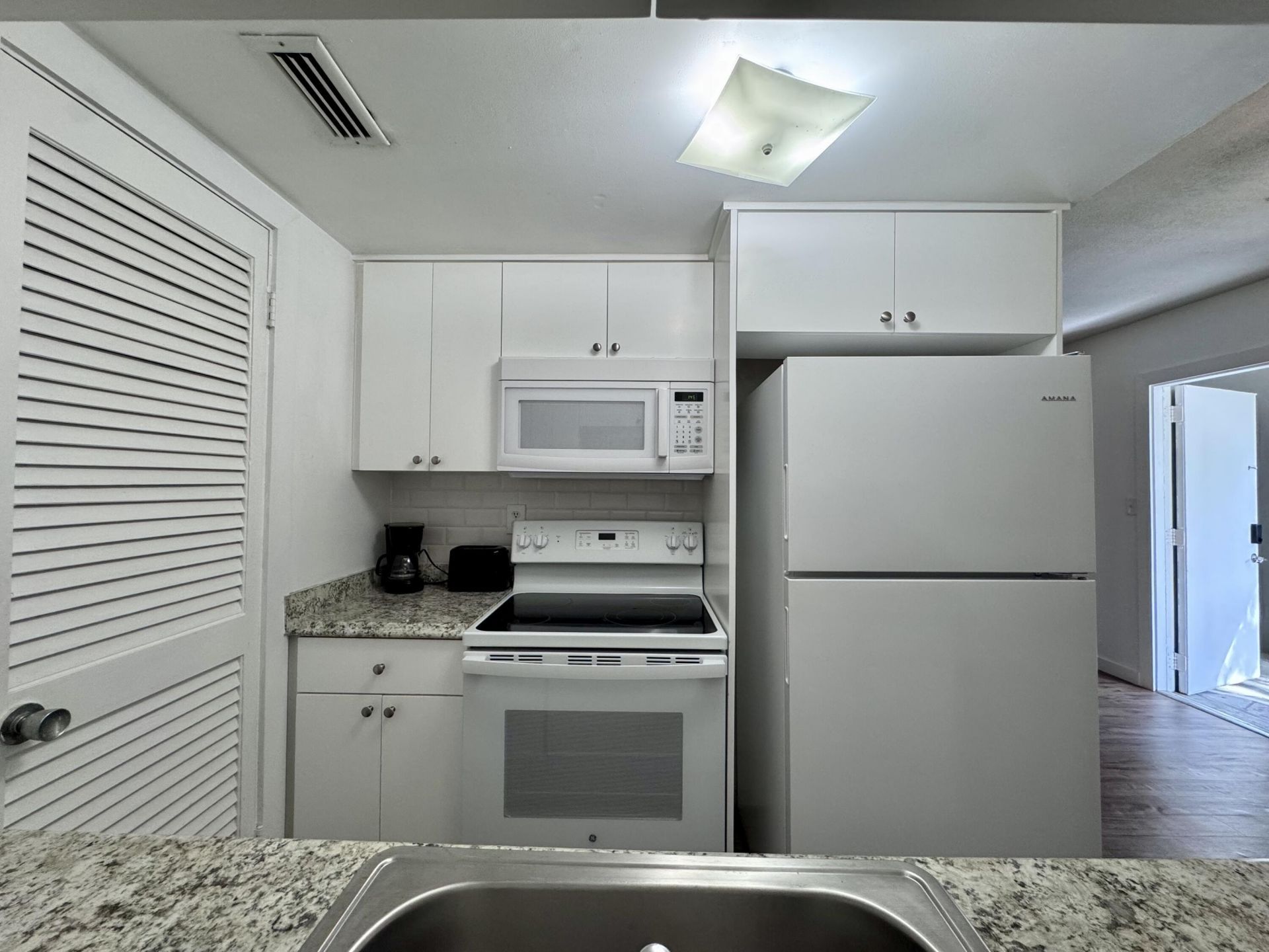 202 Lucerne Avenue, Unit 9, Lake Worth Beach, FL 33460 Photo