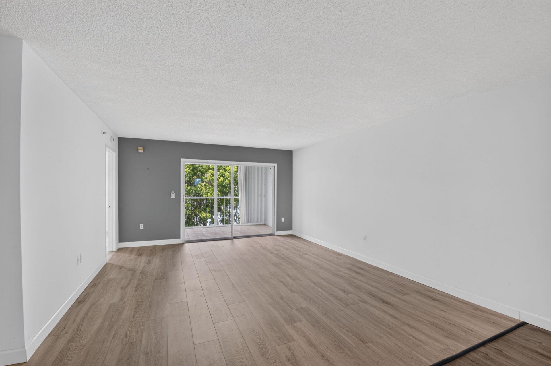 6080 Huntwick Terrace, Unit 405, Delray Beach, FL 33484 Photo