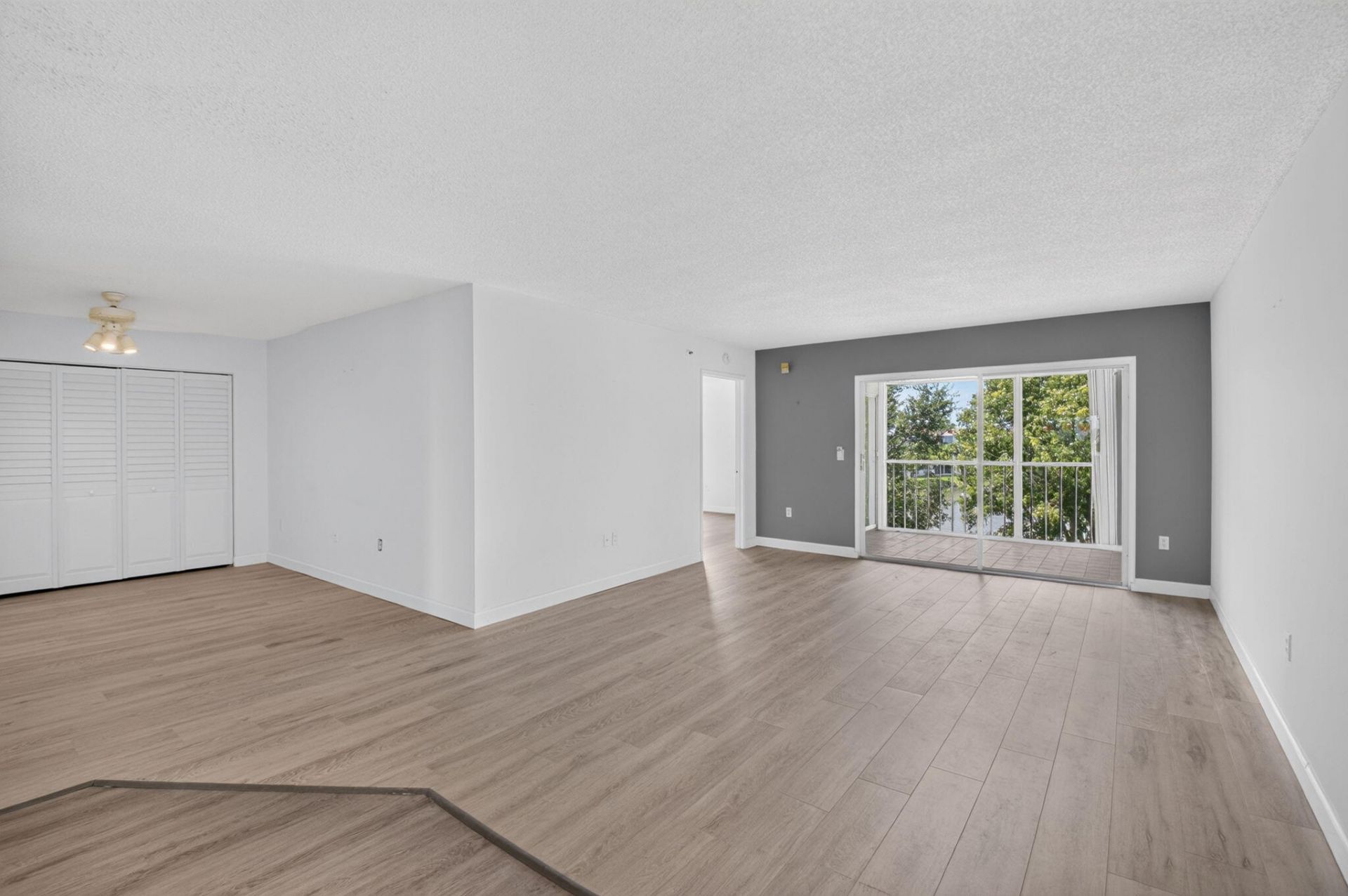 6080 Huntwick Terrace, Unit 405, Delray Beach, FL 33484 Photo