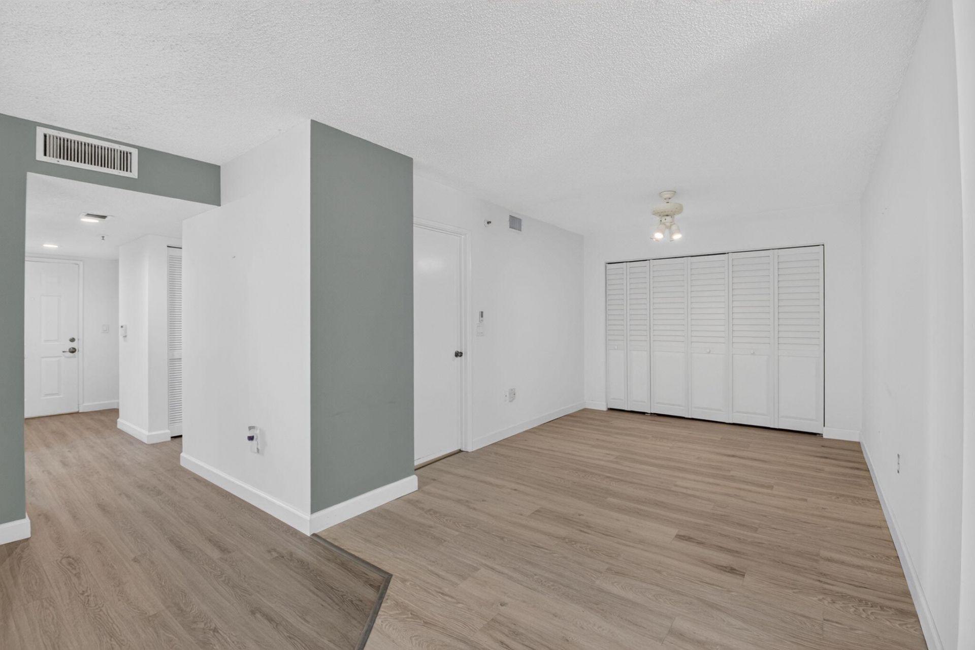 6080 Huntwick Terrace, Unit 405, Delray Beach, FL 33484 Photo