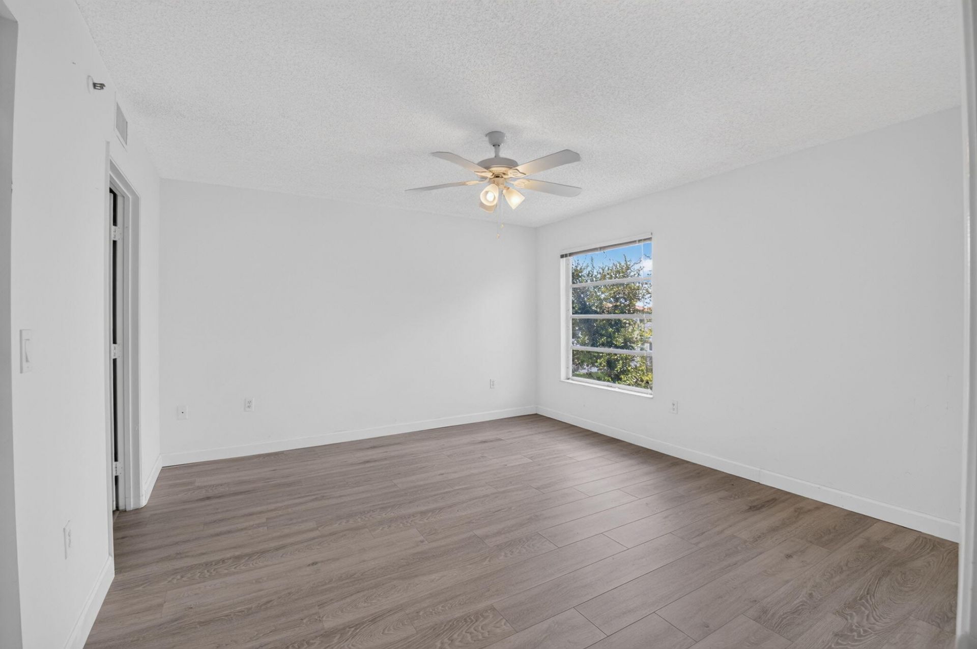 6080 Huntwick Terrace, Unit 405, Delray Beach, FL 33484 Photo
