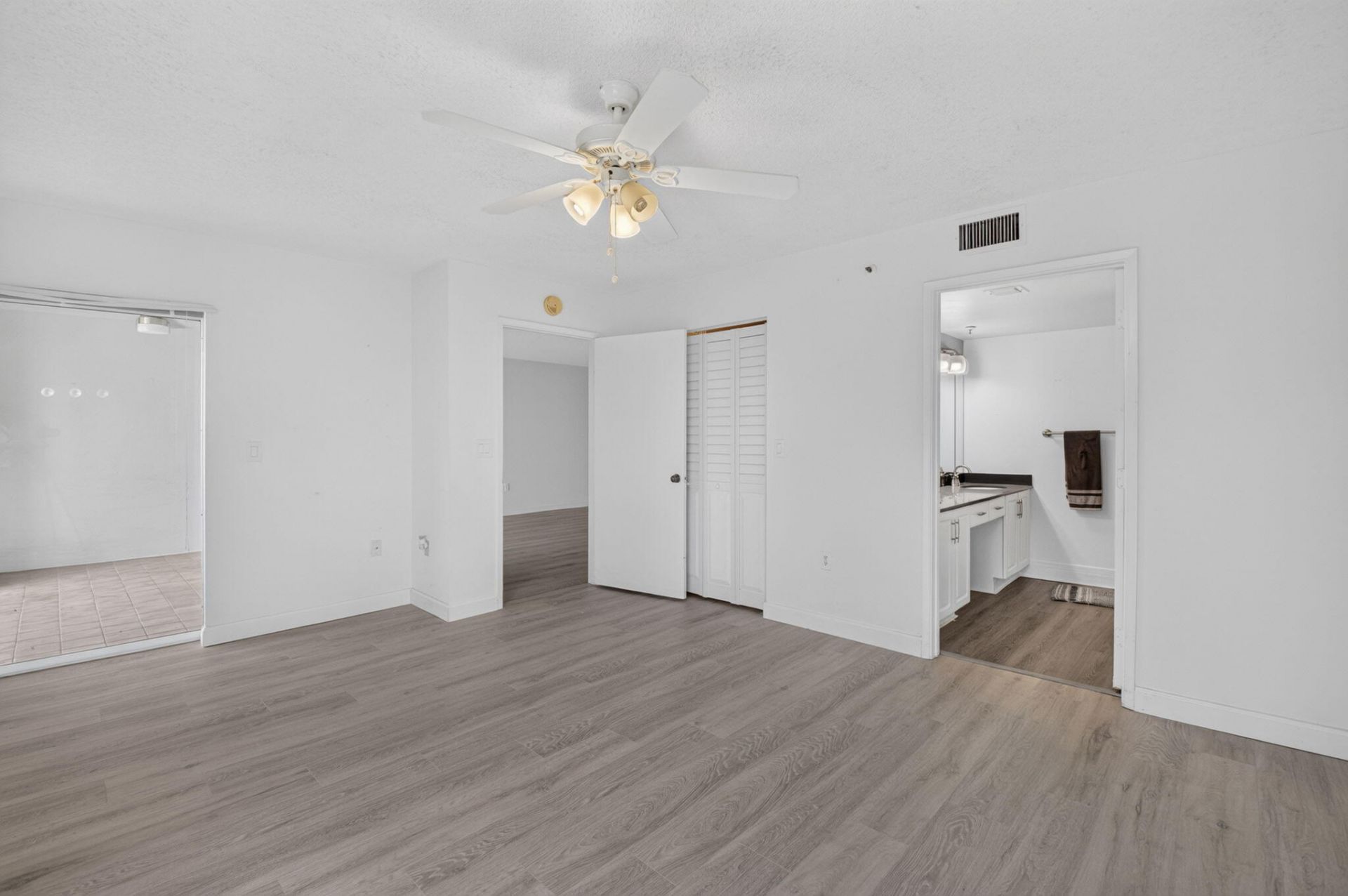 6080 Huntwick Terrace, Unit 405, Delray Beach, FL 33484 Photo