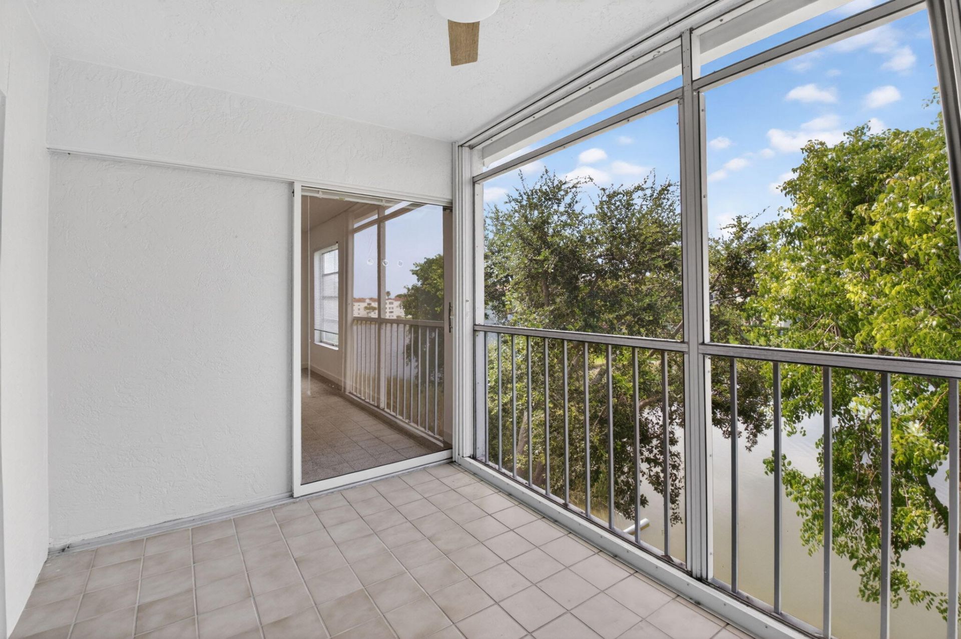 6080 Huntwick Terrace, Unit 405, Delray Beach, FL 33484 Photo