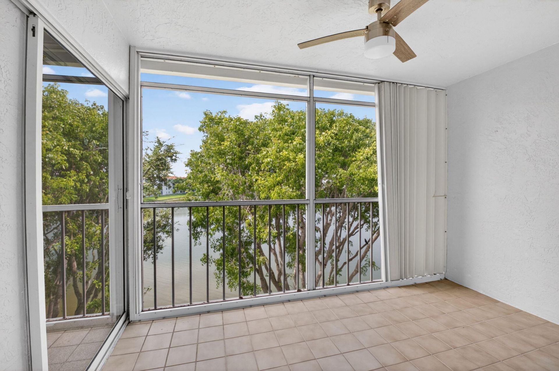 6080 Huntwick Terrace, Unit 405, Delray Beach, FL 33484 Photo