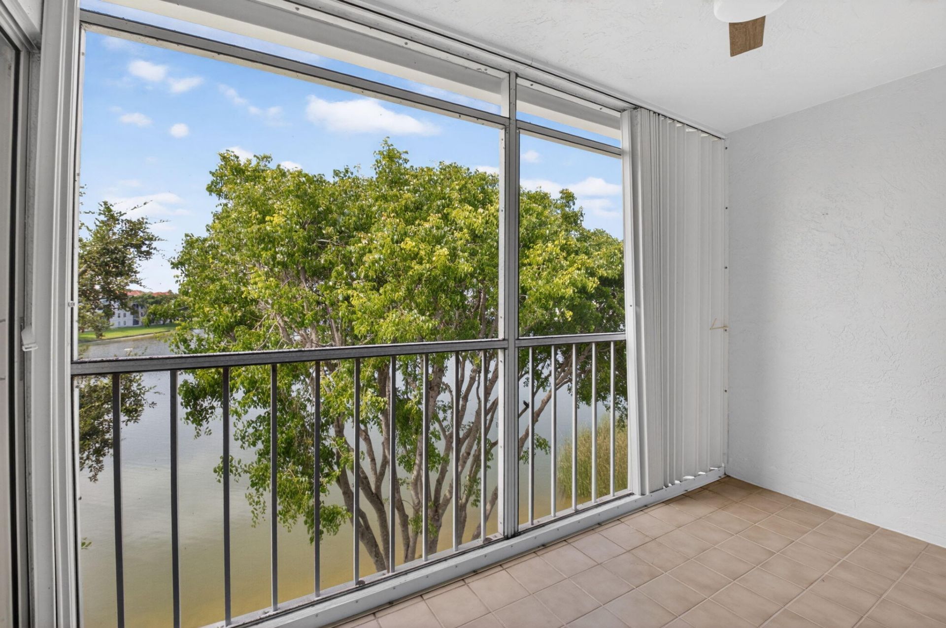 6080 Huntwick Terrace, Unit 405, Delray Beach, FL 33484 Photo
