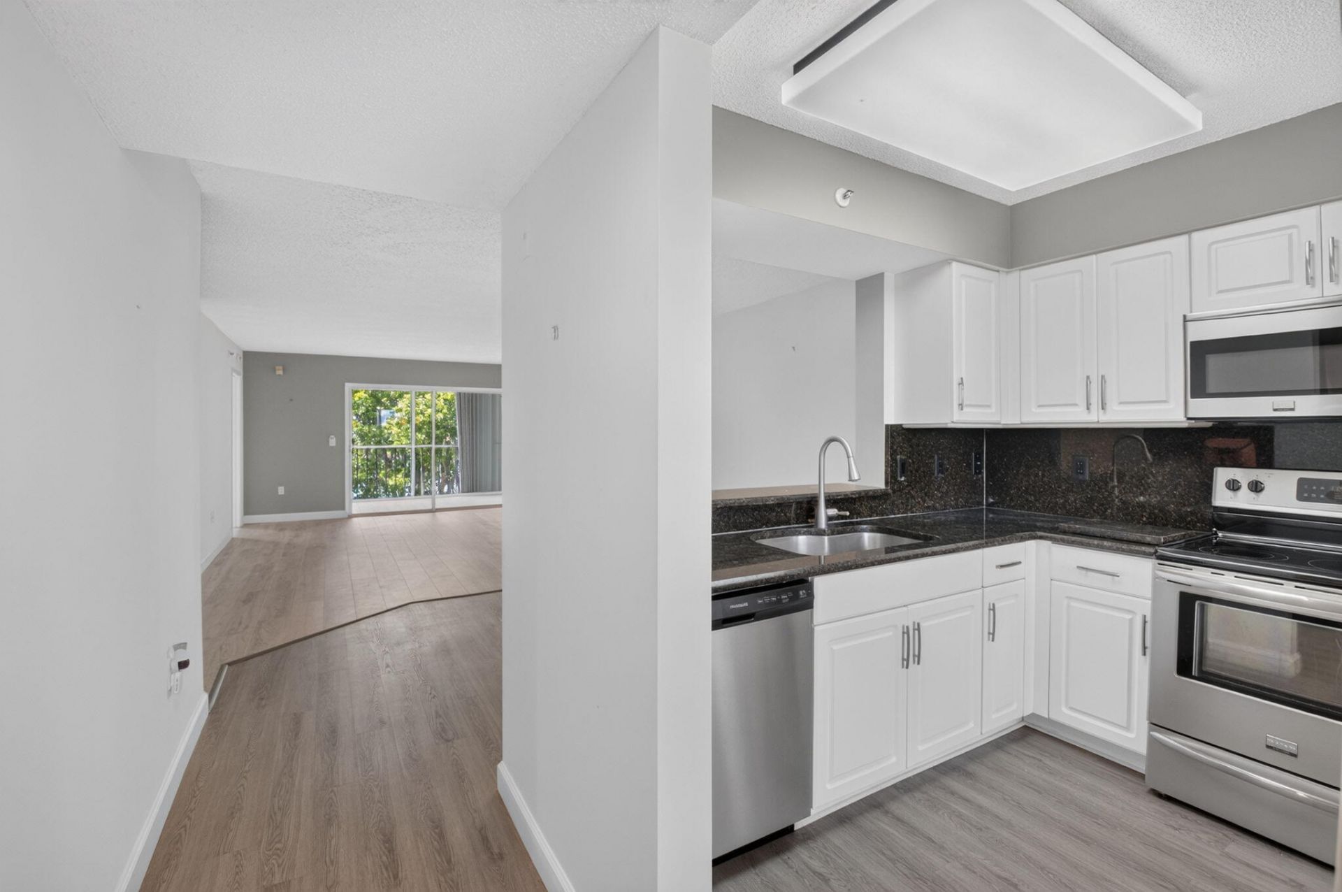 6080 Huntwick Terrace, Unit 405, Delray Beach, FL 33484 Photo