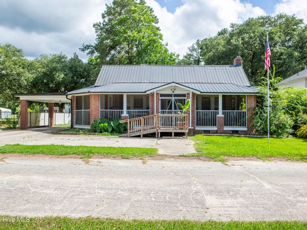 211 E Elm Street , Bladenboro, NC 28320