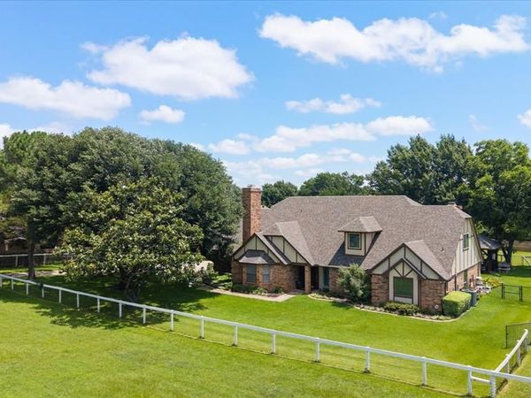 8111 Russell Curry Road, Arlington, TX 76001