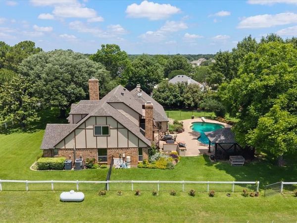 8111 Russell Curry Road, Arlington, TX 76001