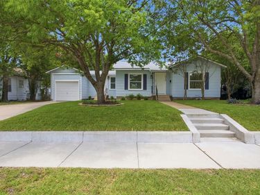 4930 Donnelly Avenue, Fort Worth, TX 76107