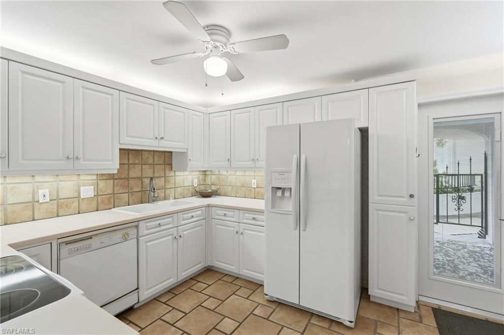 3951 Gulf Shore Blvd N, Unit 302, Naples, FL 34103 Photo