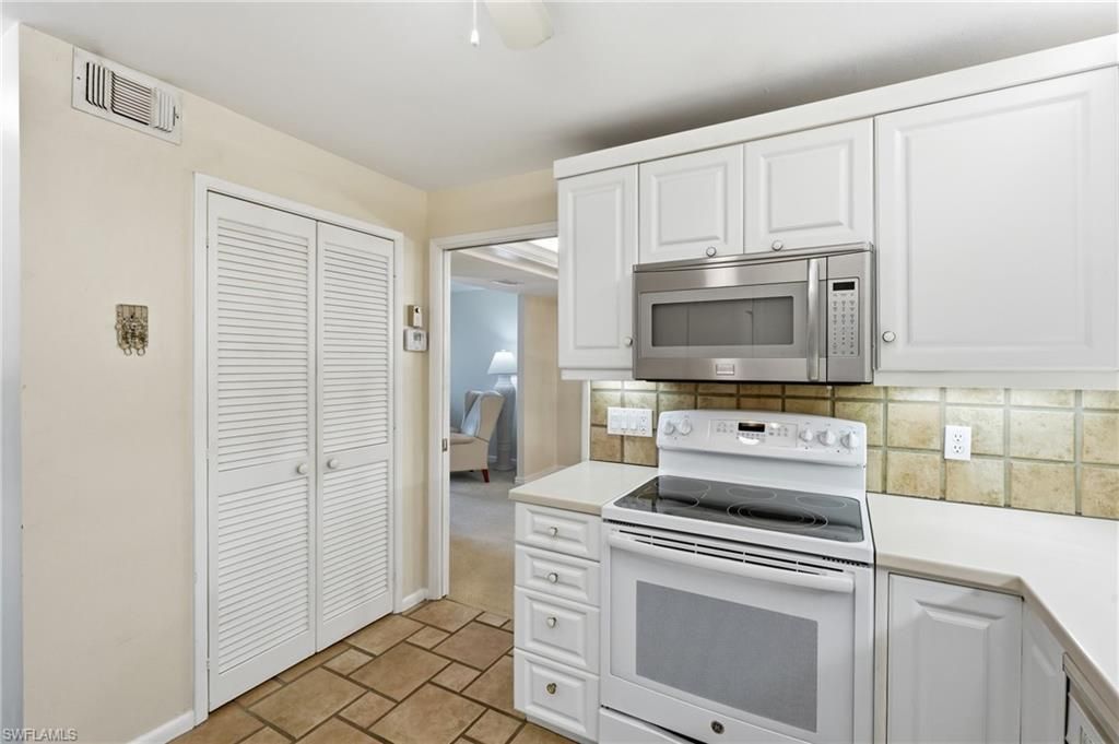 3951 Gulf Shore Blvd N, Unit 302, Naples, FL 34103 Photo