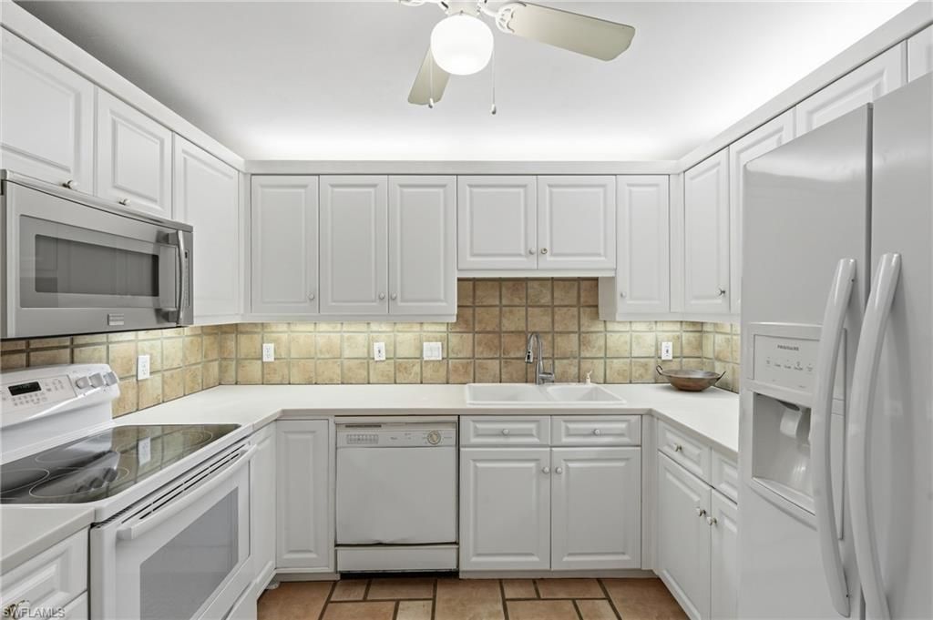 3951 Gulf Shore Blvd N, Unit 302, Naples, FL 34103 Photo