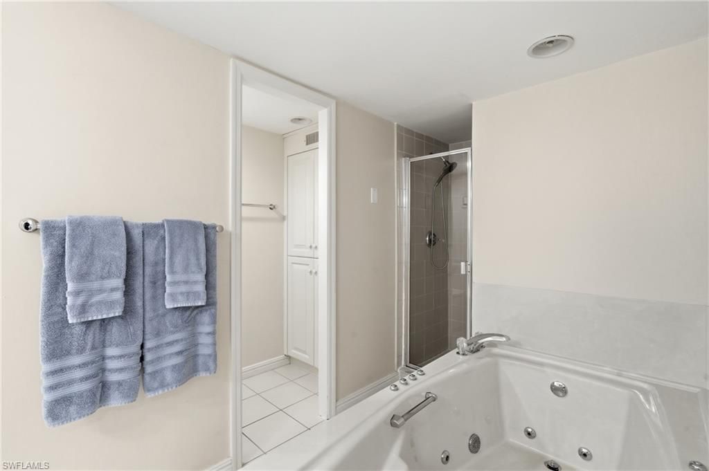 3951 Gulf Shore Blvd N, Unit 302, Naples, FL 34103 Photo