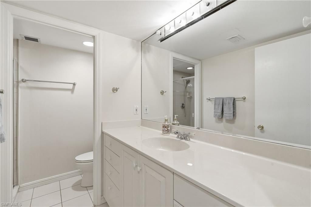 3951 Gulf Shore Blvd N, Unit 302, Naples, FL 34103 Photo