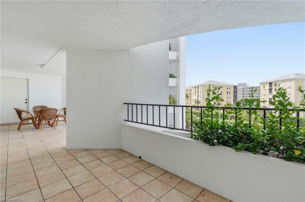 3951 Gulf Shore Blvd N, Unit 302, Naples, FL 34103 Photo