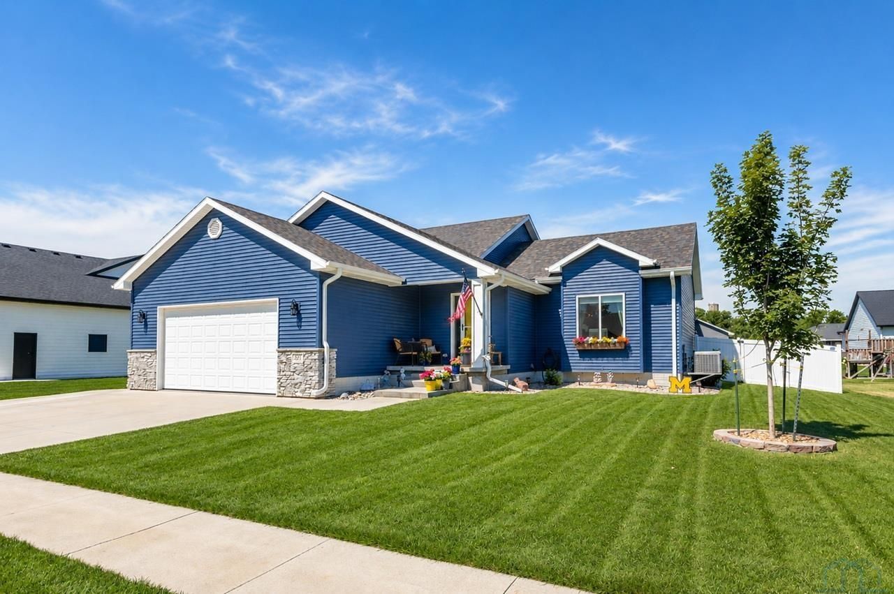 221 Cedar Street, Sloan, IA 51055 Main Photo