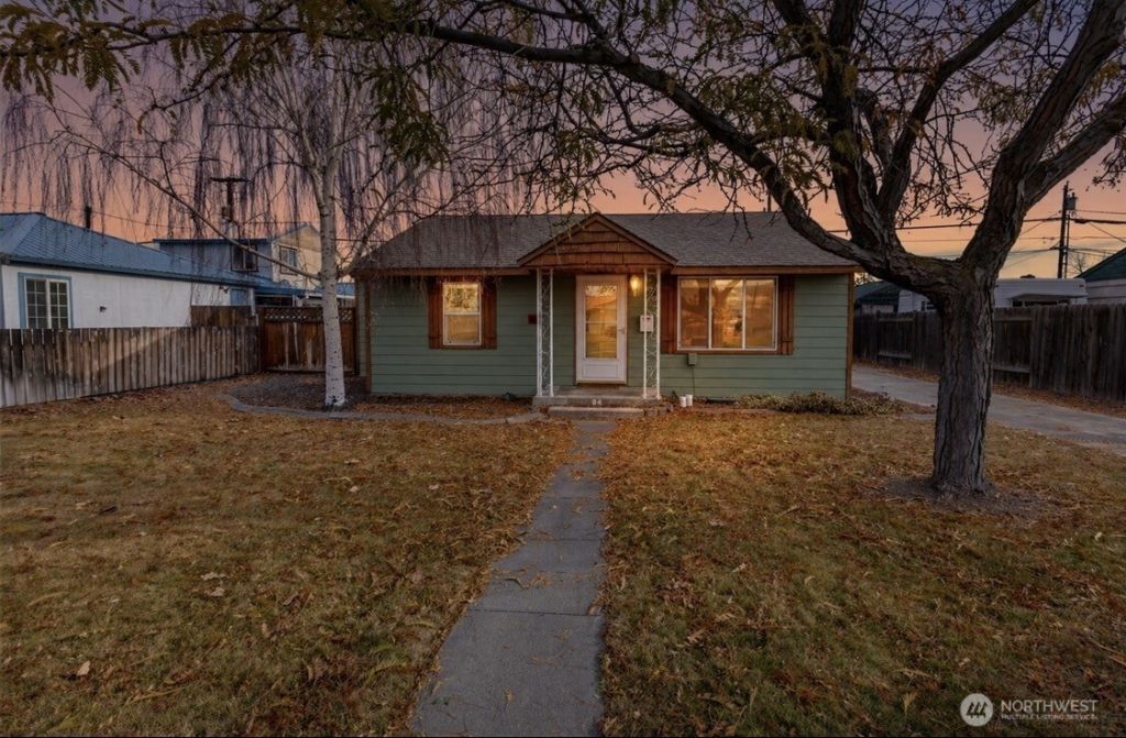 84 D Street Ne, Ephrata, WA 98823 Main Photo