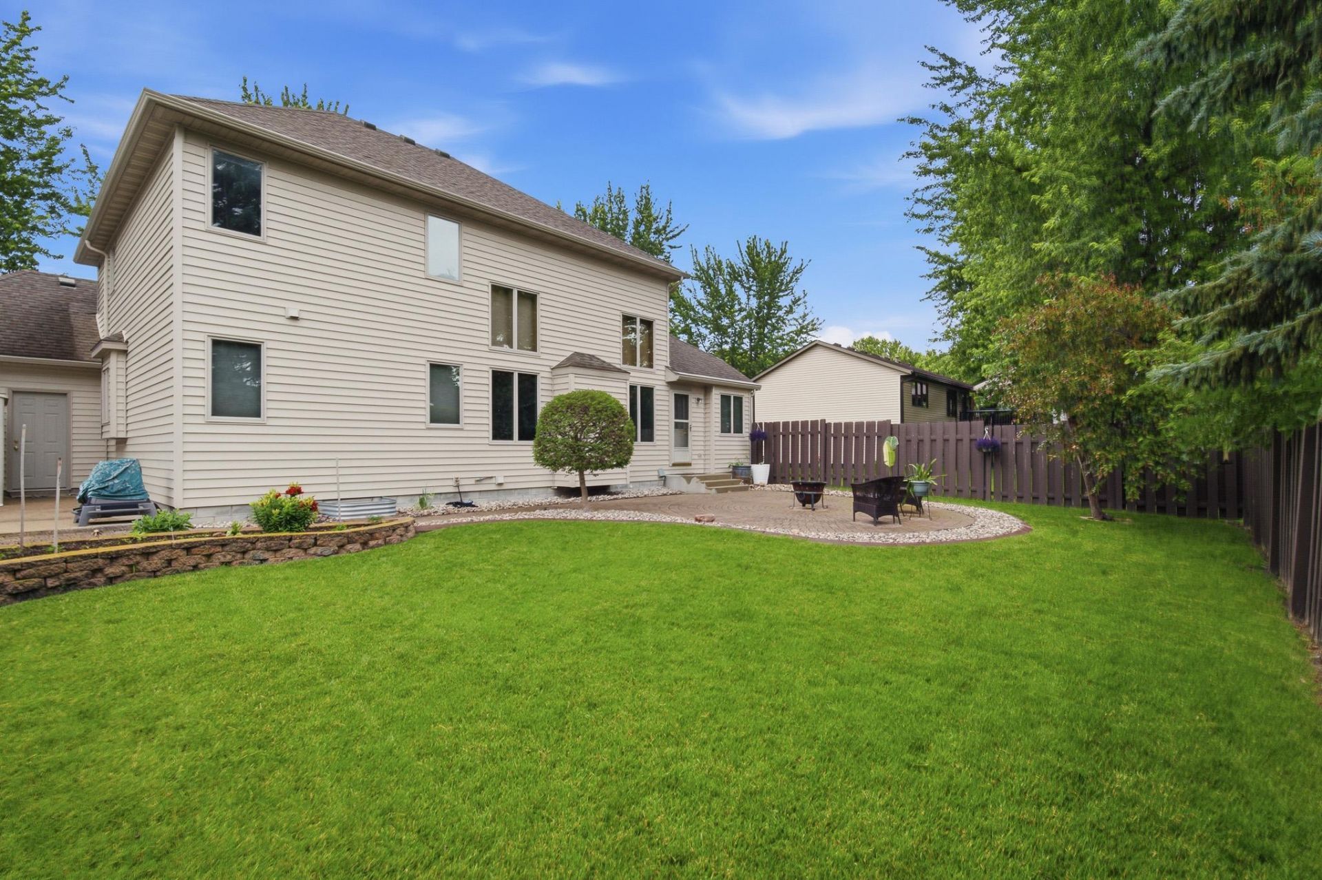 1576 La Mar Drive , Mankato, MN 56003