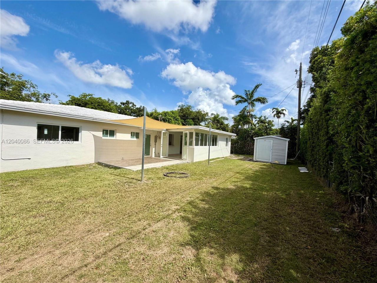 8235 SW 62nd Pl , Miami, FL 33143 Photo