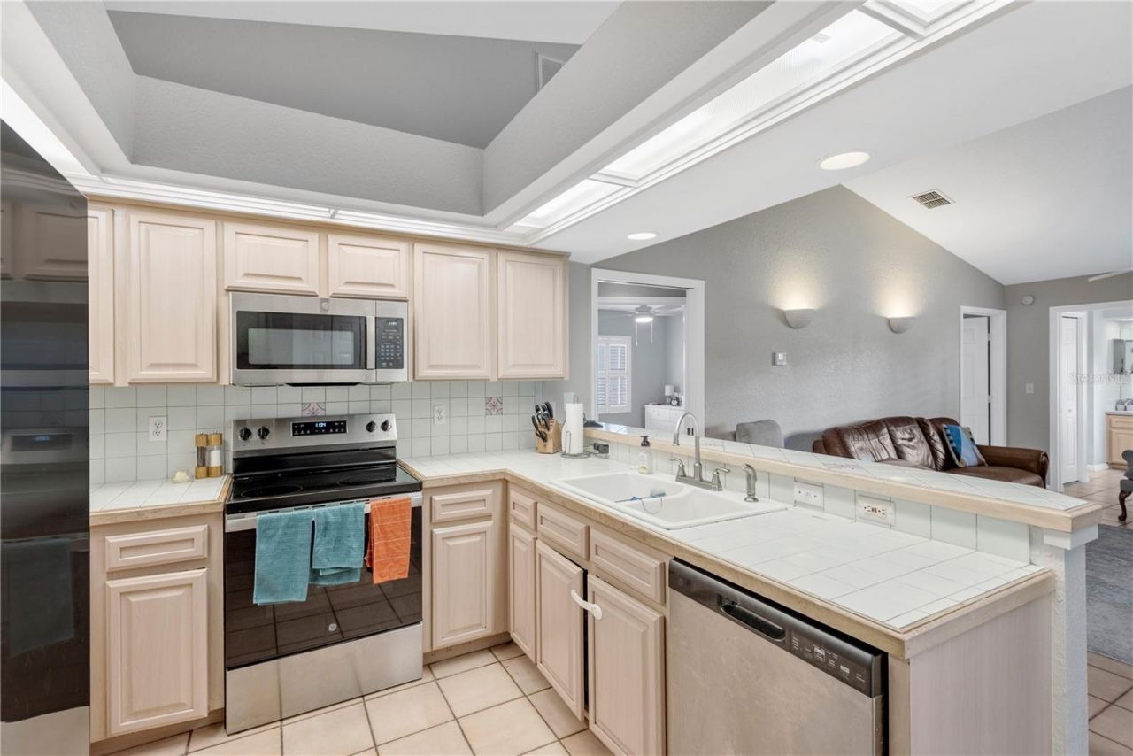 2626 Crestfield Drive , Valrico, FL 33596 Photo