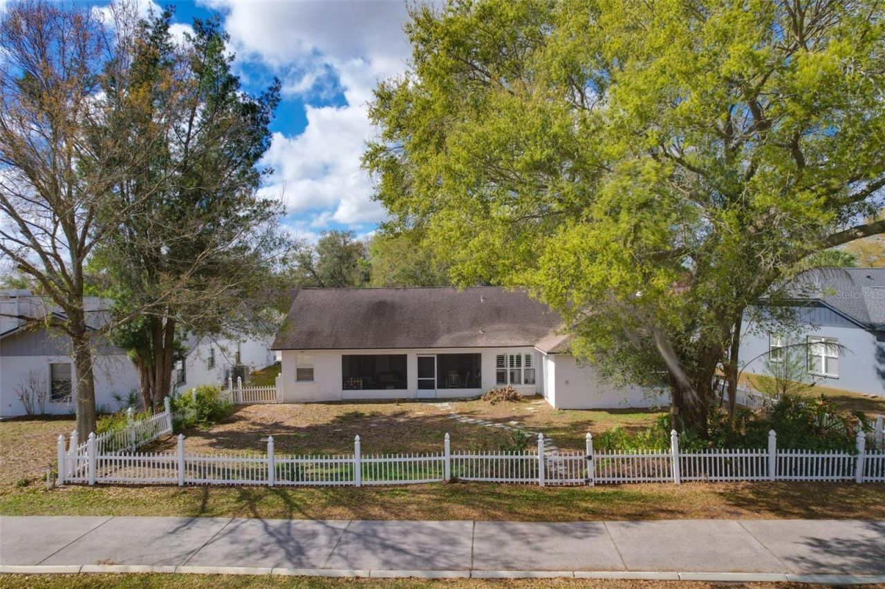 2626 Crestfield Drive , Valrico, FL 33596 Photo
