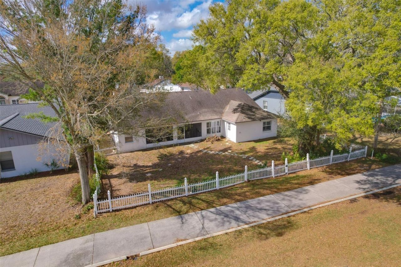 2626 Crestfield Drive , Valrico, FL 33596 Photo