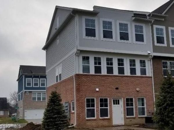 42 Kalter, Troy, MI 48098