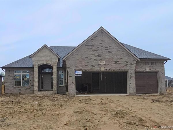 54789 Palomino Dr, Shelby Twp, MI 48316