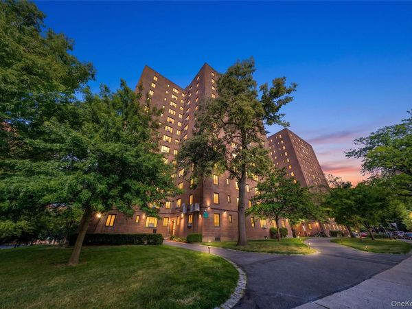 14 Metropolitan Oval , Unit 8D, Bronx, NY 10462
