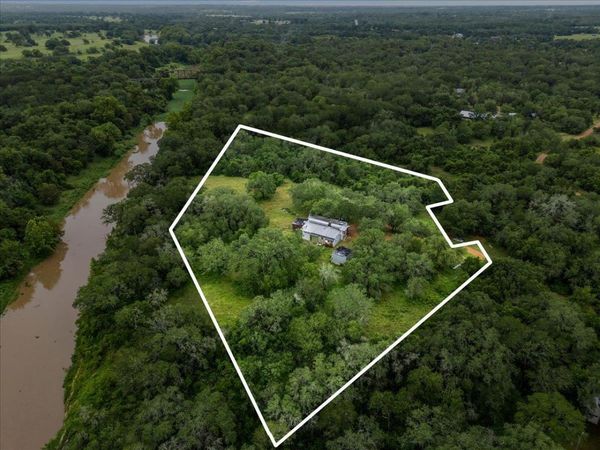 200 Desiderata DR, Smithville, TX 78957