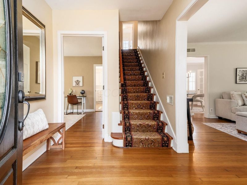 2012 Tewksbury Road, Columbus, OH 43221 Photo 5