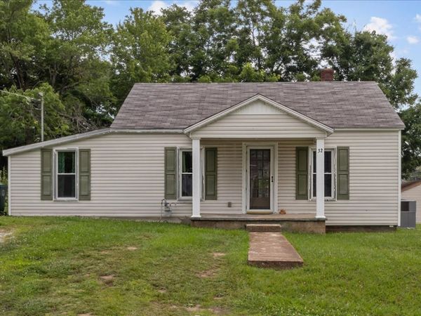 32 High St , Mc Ewen, TN 37101