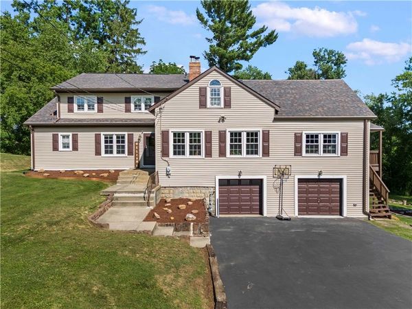 860 E Mcmurray Rd , Venetia, PA 15367