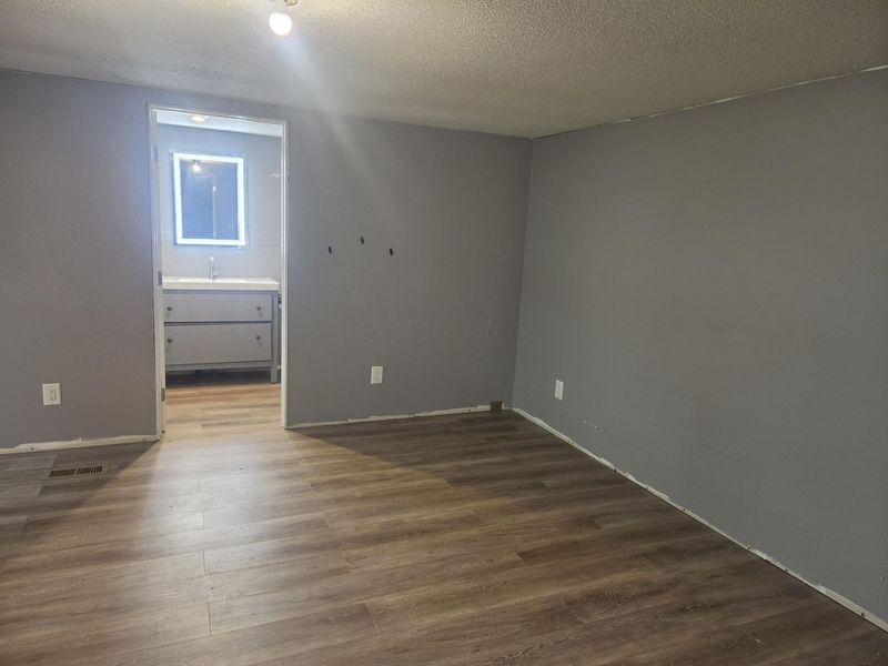 6106 London Groveport Road , Unit H8, Grove City, OH 43123 Photo 8