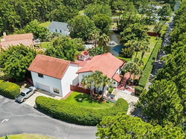 1834 W Smugglers Cove Dr, Gulf Breeze, FL 32563