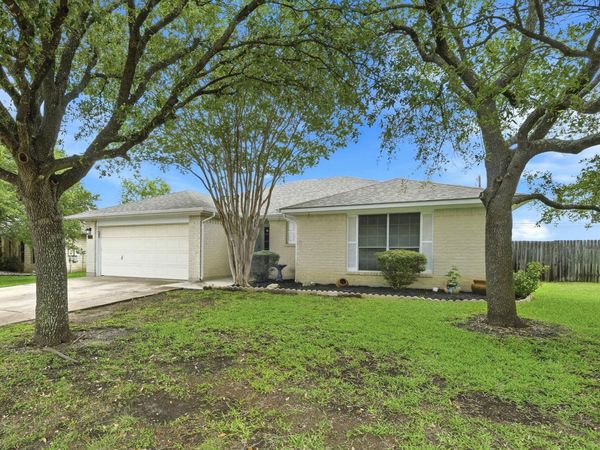 1005 Rolling Ridge DR, Round Rock, TX 78665