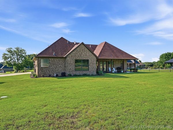 15 N Wilderness Road , Calera, OK 74730