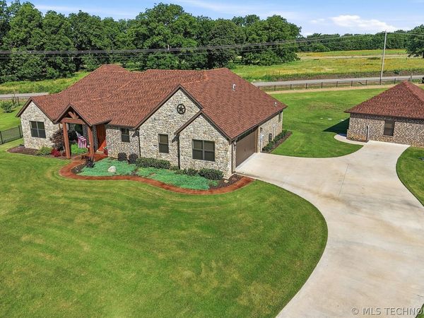 15 N Wilderness Road, Calera, OK 74730