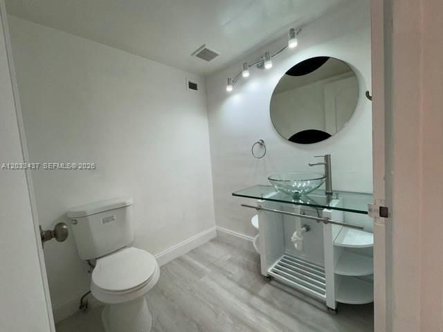 5401 Collins Ave , Unit 513, Miami Beach, FL 33140 Photo