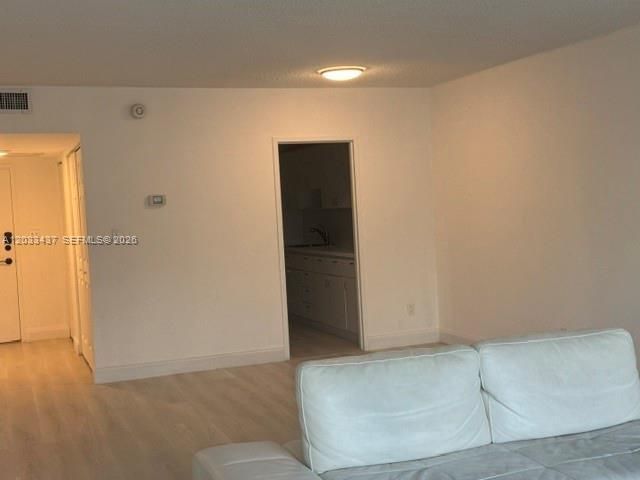 5401 Collins Ave , Unit 513, Miami Beach, FL 33140 Photo