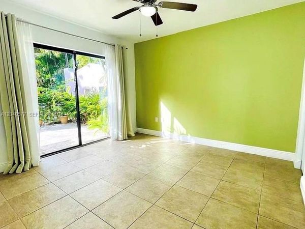 585 NE 66th St, Unit 3, Miami, FL 33138