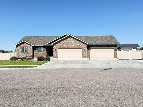 5503 Lakefield Cir, AMMON, ID 83406