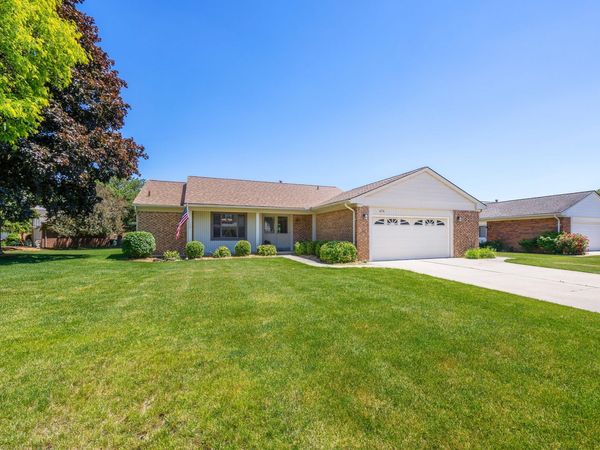 476 Coldiron Drive, Rochester Hills, MI 48307
