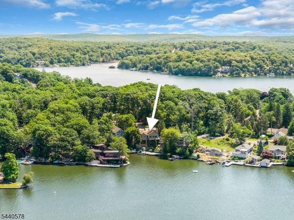 30 Oakdale Ave, Hopatcong, NJ 07821