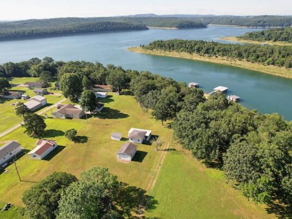 201 Cherokee Trail, Protem, AR 65733