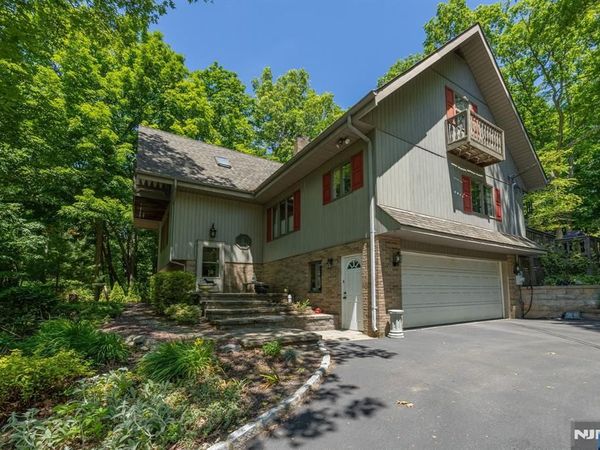 1150 Lakeside Drive, VERNON, NJ 07422