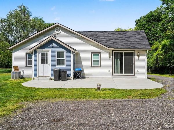 5380 Center Street, Clarkston, MI 48346