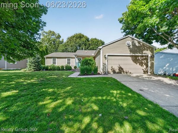895 Fairway Trails Drive, Brighton, MI 48116